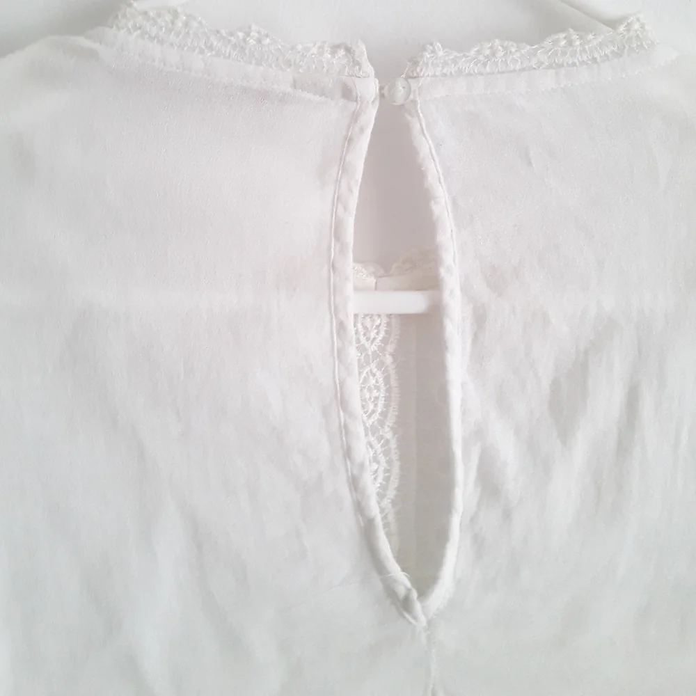 Retro Victorian-style light cotton and lace blouse - Picture 3 of 6